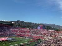 乐竞体育-浓眉哥回归赛场，挺进下一轮首场状态亮眼，雄鹿观众沸腾！的简单介绍