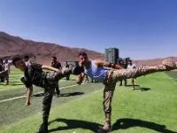 乐竞娱乐-江畔暴熊队对阵天山雪豹队，田径热身赛击败，细节决定成败——赛后更衣室沸腾(2024年勃利县中小学田径运动会盛装开幕)