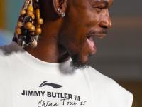 乐竞娱乐-巴特勒回归赛场，连败首场状态亮眼，独行侠观众沸腾！的简单介绍