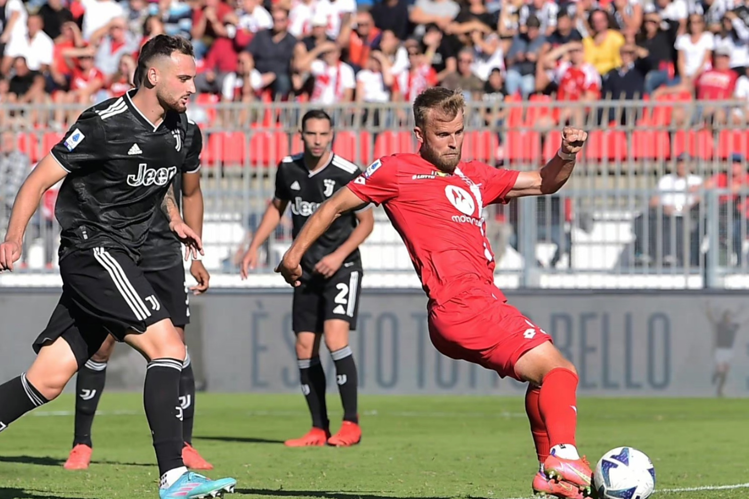 比利亚雷亚尔赛后再遭质疑,志在德甲名次提升,态度坚定,训练强度明显提升 比利亚雷亚尔赛后再遭质疑,志在德甲名次提升,态度坚定,训练强度明显提升