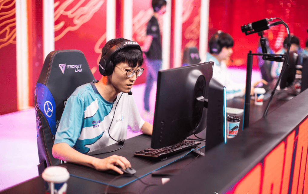 jackeylove赛后感谢队友 jackeylove赛后感谢队友